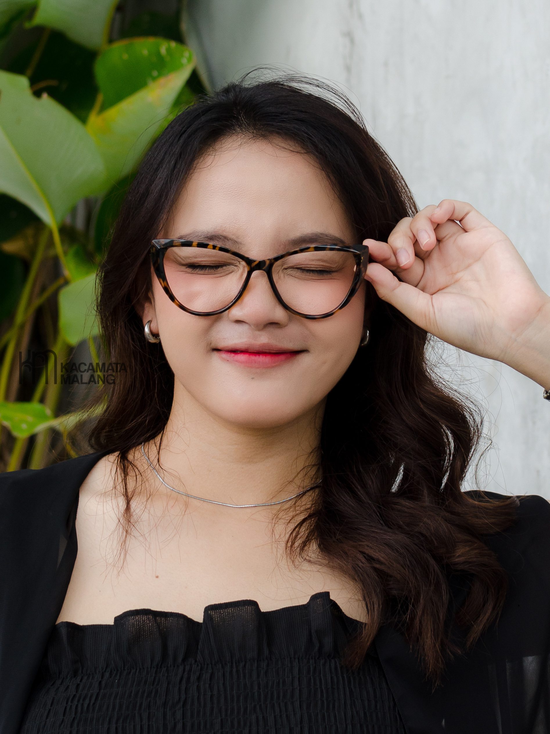 Kacamata Cat Eye Simple Elegan - Betari 02